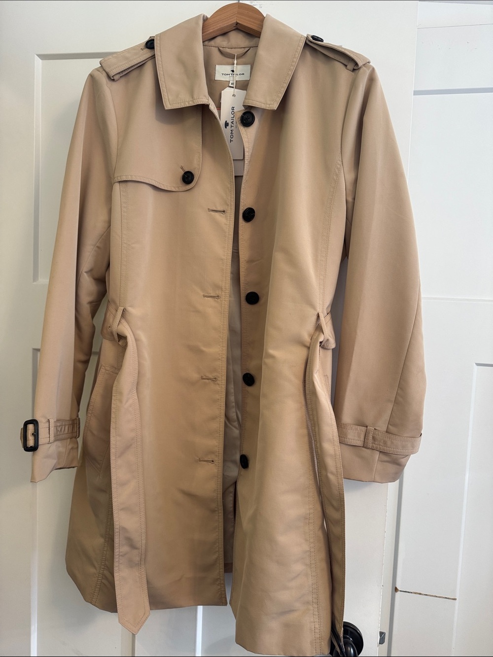 Classic Women's Trench Coat - Beige
